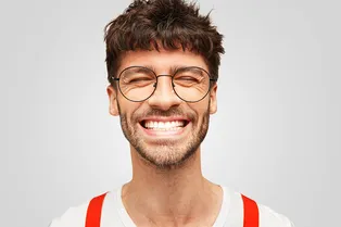 Стоматолог оценил мифы о домашнем отбеливании зубов грудным молоком и перекисью