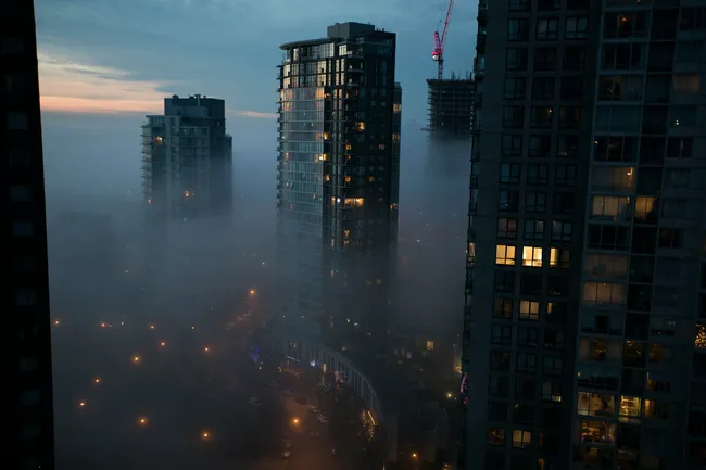 Туман, дожди и летнее тепло: погода и магнитные бури в Москве 13 мая