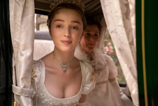 Кадр из сериала «Бриджертоны», 2020 год Фиби Дайневор