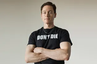 Нейрочипы, переливание крови и сауна: как «взломать» организм и жить до 100 лет?