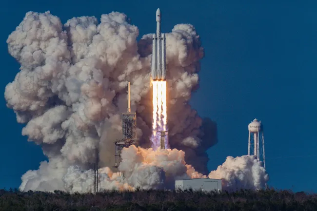 Маск обещал интернет по всему миру, а принес катастрофу: ракеты SpaceX загрязняют воздух сильнее автомобилей